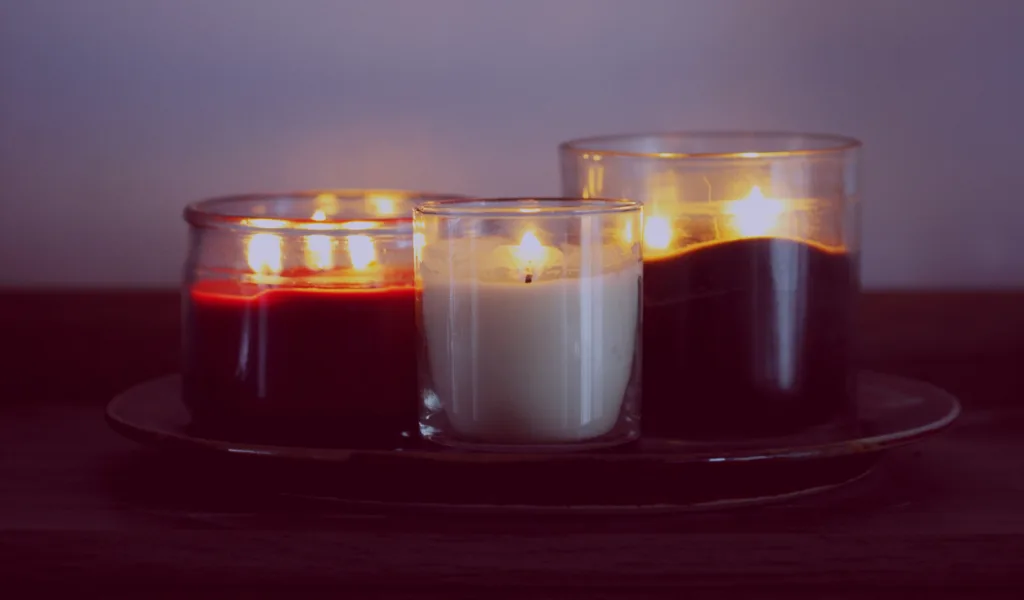 Image of 3 lit candles.